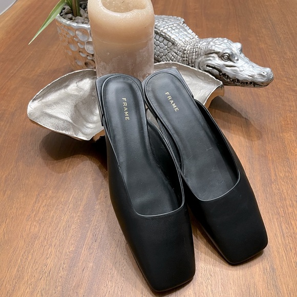 FRAME Le Town Square-Toe
Leather Mules size 40. Buttery Soft Leather. - Picture 8 of 9